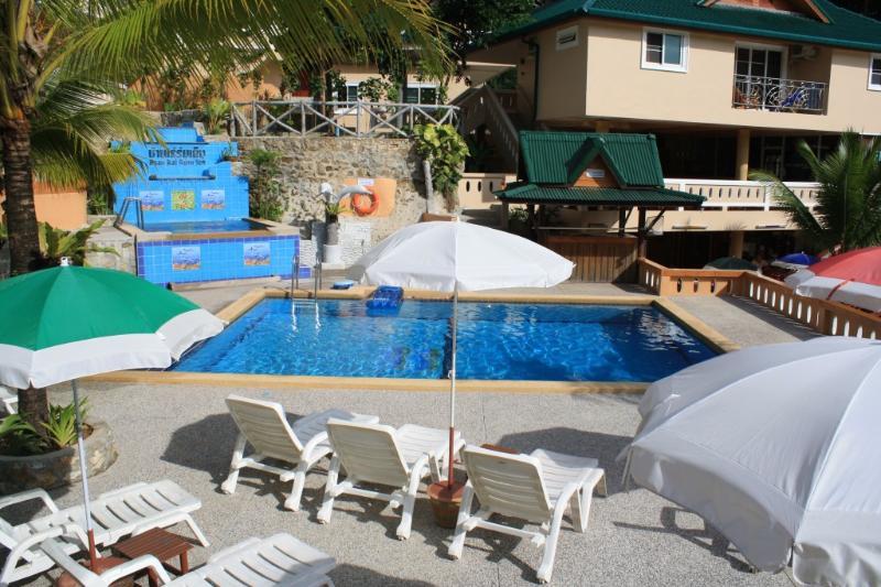 Patong Rai Rom Yen Resort Sha Ngoại thất bức ảnh